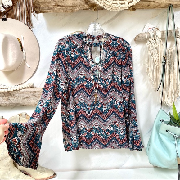 Sweet BOHO peasant blouse w gypsy long sleeves w folk/prairie floral vibe 🦋✨ - Picture 2 of 16